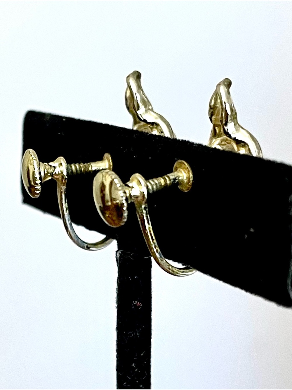 Vintage 1950s Faux Pearl Cluster Screw Back Earrings Silver Tone MCM Retro Chic - Picture 4 of 7